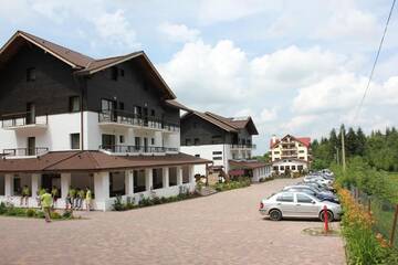 Фото номера Двухместный номер с 1 кроватью и видом на горы Гостевой дом Hotel Miruna г. Сымбэта-де-Сус 21